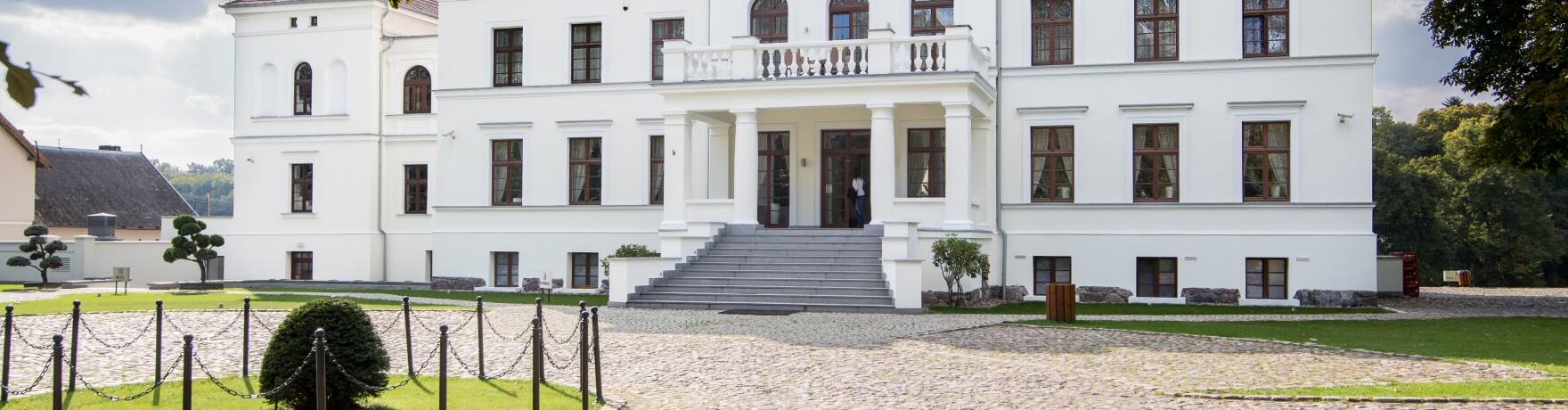 Concierge w hotelu – co to za usługa i kiedy warto z niej skorzystać?